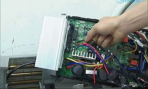 嘉鱼美的空调电话是多少